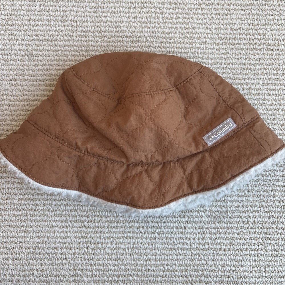 Columbia Winter Pass Reversible Bucket Hat  camel brown sherpa S/M